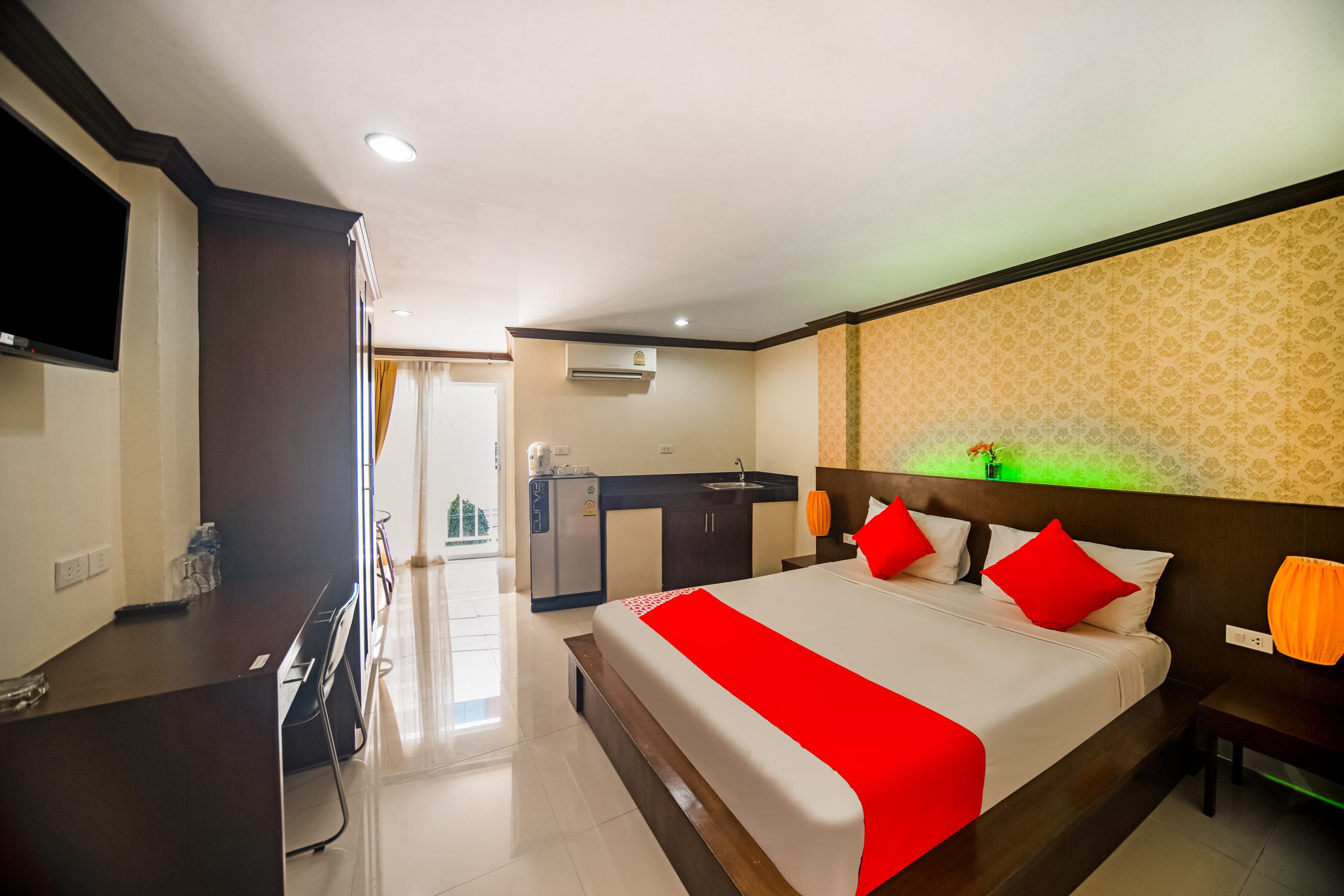 Oyo 232 Patong City Hometel Exteriör bild